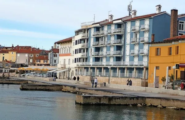 Med 19. februarjem in 5. marcem so turisti  ustvarili 32.000 
nočitev