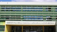 Osrednjo ajdovsko osnovno šolo so v minulih dneh  obiskali 
novogoriški kriminalisti, ki preiskujejo sum kaznivega dejanja 
zoper spolno nedotakljivost otrok. 