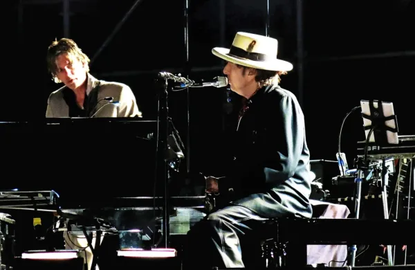 Glasbenik Bob Dylan bo novembra izdal knjigo razmišljanj.
