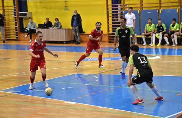 Ajdovski Kix (v rdeči opremi) je nazadnje premagal Olimpijo.
