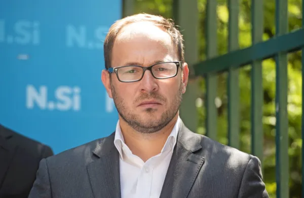  Minister za infrastrukturo Jernej Vrtovec se zavzema za čimprejšnji 
embargo na uvoz ruske nafte in plina v EU.