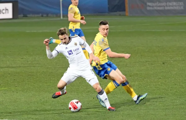 Maribor in Koper na vrhu prve lige ločijo tri točke.
