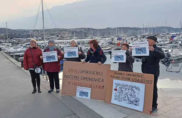 Izolski protestniki nočejo Simonoviča v hotelu Delfin