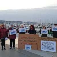 Izolski protestniki nočejo Simonoviča v hotelu Delfin