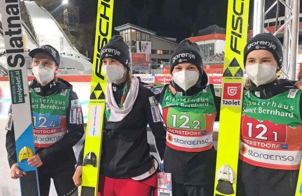 Slovenske smučarske skakalke Urša Bogataj, Nika Križnar, Ema 
Klinec in Špela Rogelj so poskrbele za popoln konec sezone. 