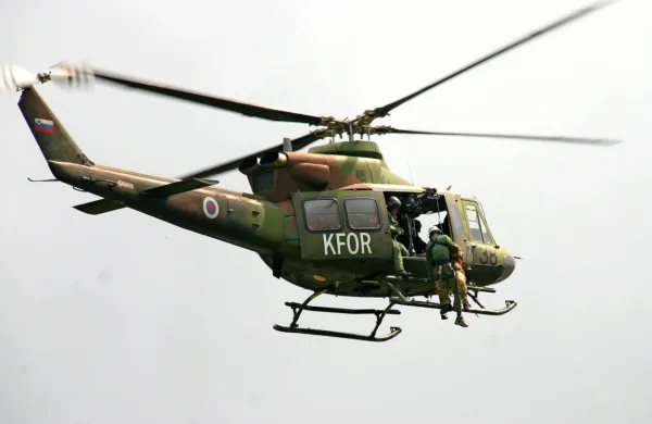 Med načrtovanimi investicijami v oborožitev in opremo Slovenske 
vojske v tem letu so poleg nakupa transportnega letala tudi 
nadgradnja helikopterjev Cougar in Bell 412
