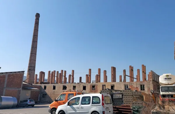    Frnaža je brez strehe, v prihodnjih dneh bodo čistili  notranjost.  