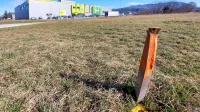Komunalni prispevek na MMP je relativno visok, kar Inox center, ki 
ima tam zemljišče, odvrača od gradnje nove hale. 