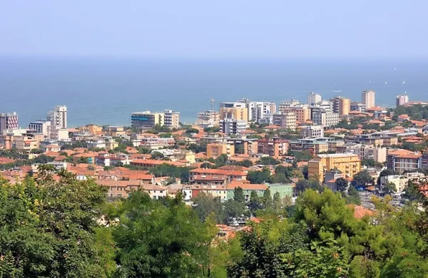 Pesaro v osrednji Italiji je bil danes izbran za italijansko prestolnico kulture za leto 2024. Foto vir: Alessandro Vecchi/Wikipedia

