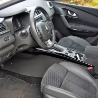 Paket opreme black edition prinaša bogat seznam dodatkov, s tem 
pa se primerno dviguje tudi končna cena.