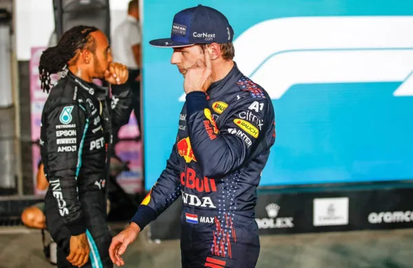 Kaj  navijačem pripravljata Lewis Hamilton (levo) in Max Verstappen?