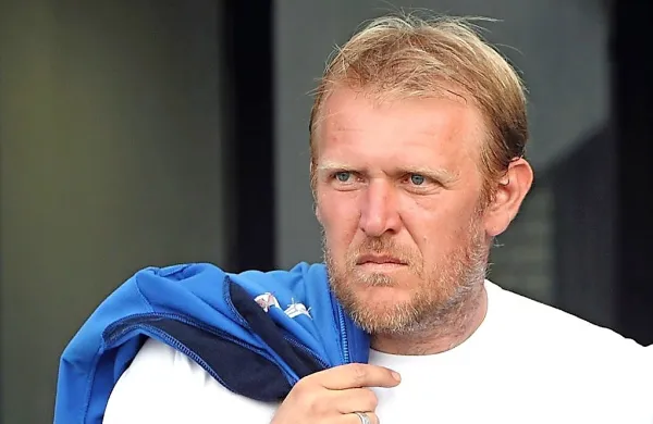 Legendarni nekdanji hrvaški nogometaš Robert Prosinečki je tudi 
uradno postal novi trener slovenskega prvoligaša Olimpije.