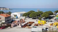 Gorenjska banka je  prodajo območja  predstavljala kot  “ogromen 
potencial za gradnjo turističnega naselja”, češ da bo  občina 
sprejela  OPN, ki naj bi tam omogočal turistično dejavnost.  