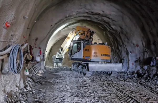Težave pri izvajanju največjega infrastrukturnega projekta v državi 
se po oceni projektnega sveta za civilni nadzor nad gradnjo 
drugega tira ne rešujejo.