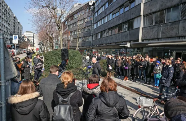 Prvaki strank KUL in Gibanja Svoboda so v skupni protestni izjavi 
podprli javna opozorila sodelavcev RTVS o nepravilnostih in 
pritiskih, ki jih vsakodnevno doživljajo pri delu. 