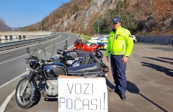  V Solkanu so policisti in motoristi opozarjali na previdno vožnjo.