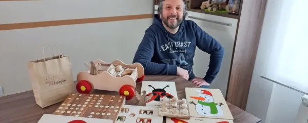 Janez Rutar zadnjih pet let ves svoj prosti čas usmerja v izdelavo 
lesenih didaktičnih igrač.