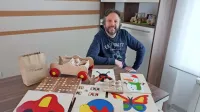 Janez Rutar zadnjih pet let ves svoj prosti čas usmerja v izdelavo 
lesenih didaktičnih igrač.