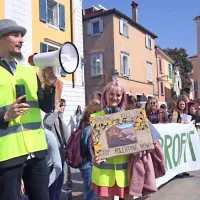 Mladi v Ljubljani, Mariboru in Kopru opozarjali na podnebne spremembe