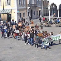 Mladi v Ljubljani, Mariboru in Kopru opozarjali na podnebne spremembe