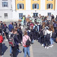 Mladi v Ljubljani, Mariboru in Kopru opozarjali na podnebne spremembe