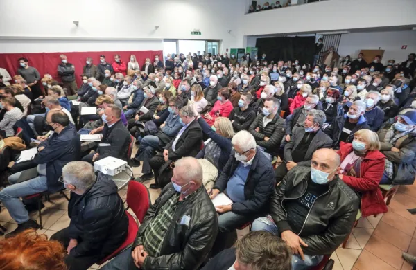 Razprava v zadružnem domu v Bertokih je bila verbalno precej napeta in na trenutke nekulturna. 