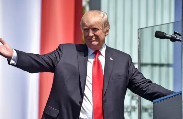 Donald Trump od bivše tekmice zahteva najmanj 72 milijonov 
dolarjev odškodnine.