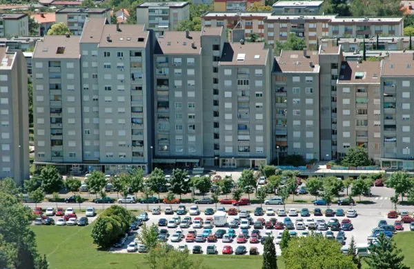 V novogoriškem volilnem okraju se  bodo za poslansko mesto potegovali aktualni poslanec, nekdanji župan, nekdanji podžupan,  ravnatelj in  nekdanja direktorja bolnišnice ter doma upokojencev  ...