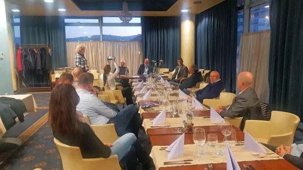 V Društvu za pomorsko pravo o posledicah vojne v Ukrajini na 
svetovni pomorski trg.