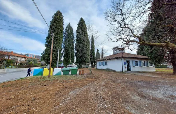 Po pritožbi upravna enota spet odloča o razlastitvi zemljišča, na katerem bi občina širila pokopališče. 
