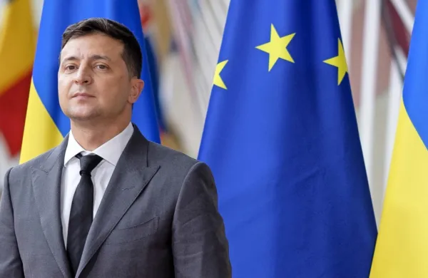  Ukrajinski predsednik Volodimir Zelenski je dejal, da ukrajinski 
pogajalci temeljito preučujejo možnosti za razglasitev nevtralnosti Ukrajine.