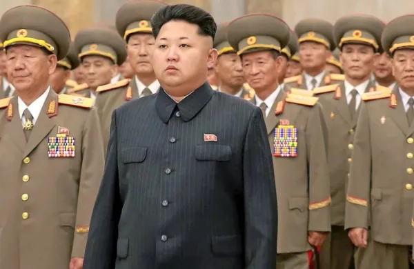 Severna Koreja bo imela nepremagljivo in neustavljivo vojaško 
moč, je napovedal severnokorejski predsednik Kim Jong-un. 