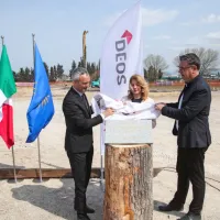 Z leve: minister za delo Janez Cigler Kralj, glavna direktorica 
Deosa Irena Vincek in koprski župan Aleš Bržan.