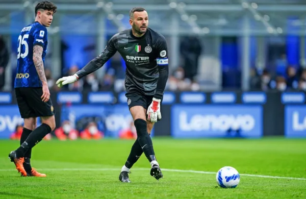 Samir Handanović (desno) bo v italijanskem derbiju z Interjem v 
nedeljo obiskal Juventus. 