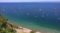 Kdo sta ženska in moški, ki so ju sprehajalci pred skoraj dvema tednoma mrtva našli  pod klifom med Belimi 
skalami in rtom Ronek v  Izoli,     še  ni  znano.