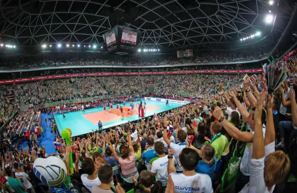 Največ gledalcev na odbojkarski tekmi - 11.500 - se je v Stožicah 
zbralo na polfinalu EP med Slovenijo in Poljsko