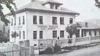 V tej stavbi so priljubljeno Gorenjko proizvajali vse do leta 1985. 
