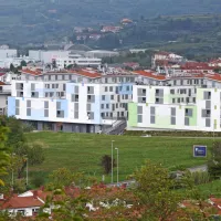 Zemljišče Projekta 2020 je  še vedno velika travnata zaplata  ob   
tako imenovanih Mišičevih  blokih. 
