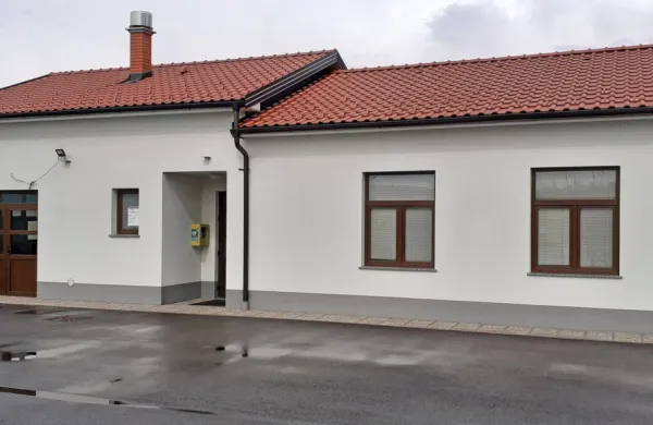Vaški dom na Topolcu je občina uredila v nasprotju z določili 
gradbenega dovoljenja.