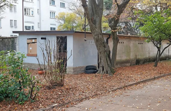 Po lanskem novembrskem dogajanju v “garaži groze” bosta 
nasilneža zaradi mučenja kmalu stopila pred sodnika. 

