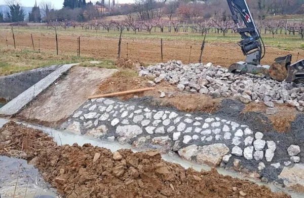 Sanirajo erozijske po&scaron;kodbe na obrežnih predelih