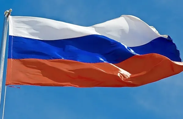 Slovenija bo število članov diplomatske misije Rusije uskladila s 
številom diplomatske misije Slovenije v Moskvi. 