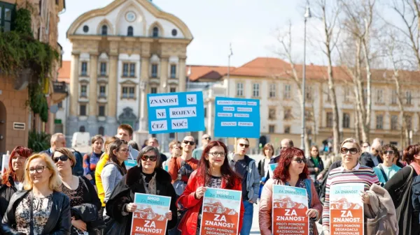 Na shodu za znanost so bili kritični do ustanavljanja novih 
visokošolskih in raziskovalnih zavodov.