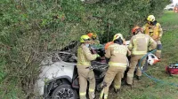 Klavdij  Mally  je  s  terenskim  vozilom  zapeljal  s ceste  in  trčil v  
drevesa.  Poškodbe  so  bile  za  njegovo  mamo  usodne. 
