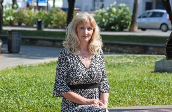 Dr. Vesna Mikolič