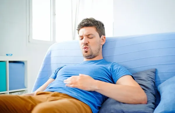 Živa hrana lahko povzroči vetrove in napenjanje, dokler se telo 
nanjo ne privadi.