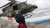 Helikopterji, ki  pogosto priletijo na pomoč, bodo gorivo kmalu 
točili na bovškem letališču.   