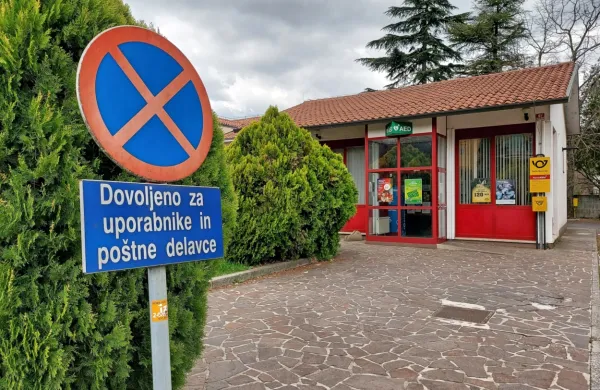 Pošta v Volčji Dragi je bila prejšnji  petek popoldne tarča neznanega roparja, ki pa so ga policisti v sredo že prijeli. 