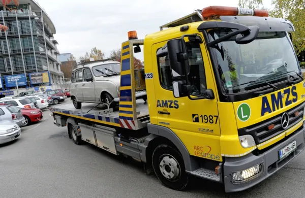 Tudi če vam avtohiša ali zavarovalnica zagotavljata prevoz okvarjenega vozila z avtoceste, se z novo zakonodajo  lahko zgodi, da 
tega izbrano podjetje  bo moglo izvesti. 