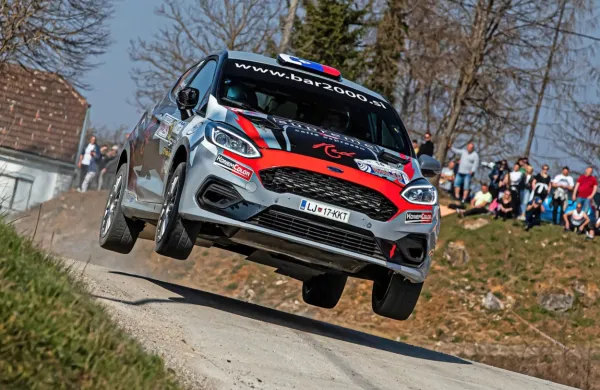 Jan Medved (fiesta rally4), ki  je  dobro  dirkaško formo pokazal že 
na reliju v okolici Karlovca, ima visoke načrte v drugi diviziji relija 
Vipavske doline.    